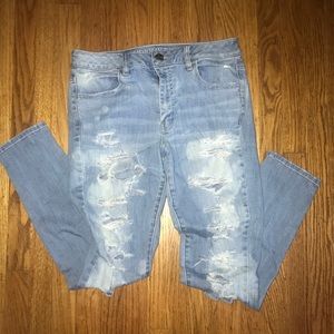 Distressed hi waist jegging